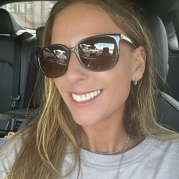 Meet your Posher, Valentina - Picture 2 of 5